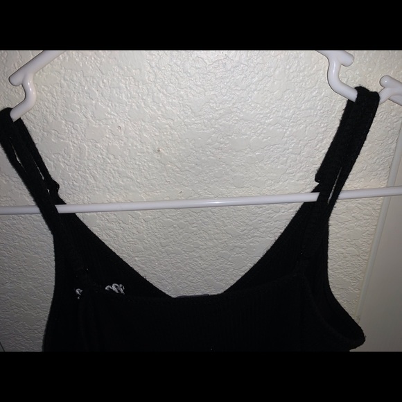 Black and white “mujer” strap crop top forever 21 - Picture 6 of 6
